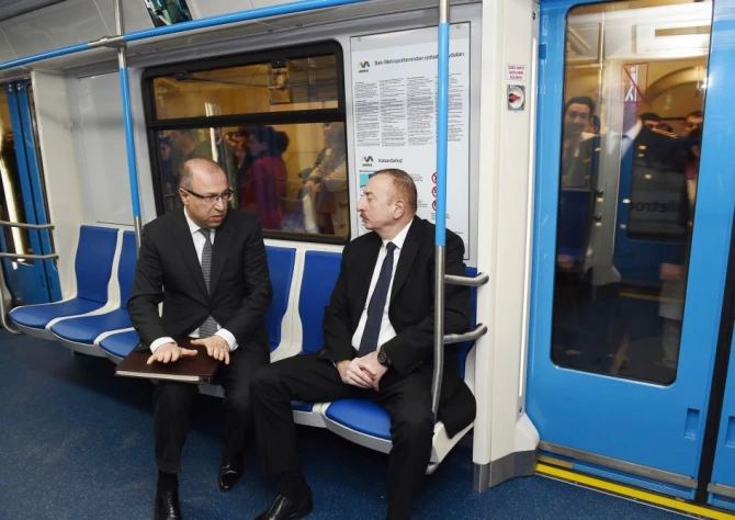 Президент Ильхам Алиев в Бакинском метрополитене (фото)