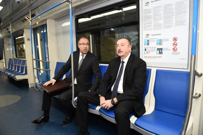 Президент Ильхам Алиев в Бакинском метрополитене (фото)