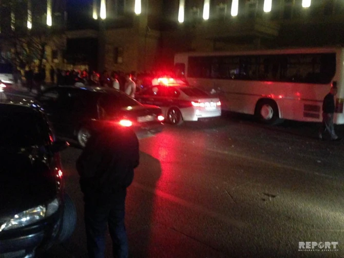 В Баку автобус протаранил автомобили, водитель сбежал с места ДТП (фото)