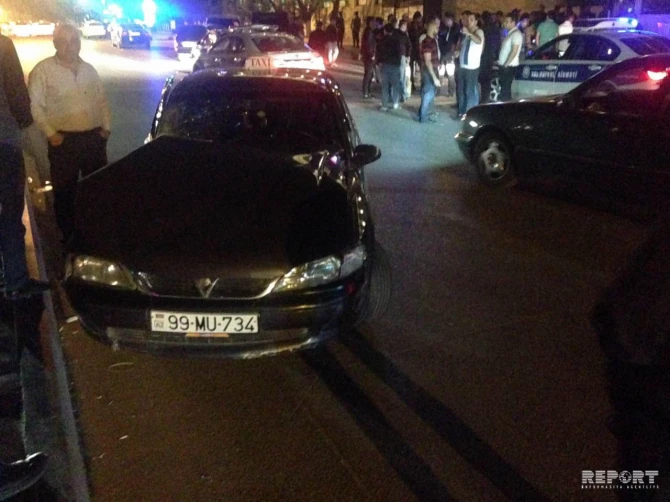 В Баку автобус протаранил автомобили, водитель сбежал с места ДТП (фото)