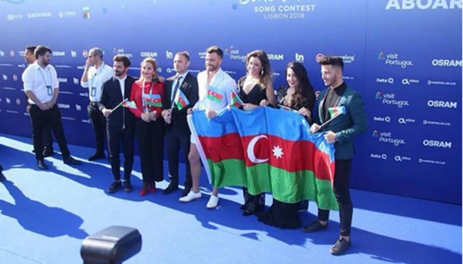 Айсель Мамедова своим нарядом произвела фурор на синей дорожке 