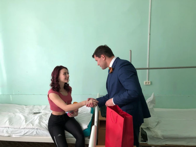 На концерте ко Дню Победы 17-летняя гимнастка цирка сорвалась с высоты (фото)