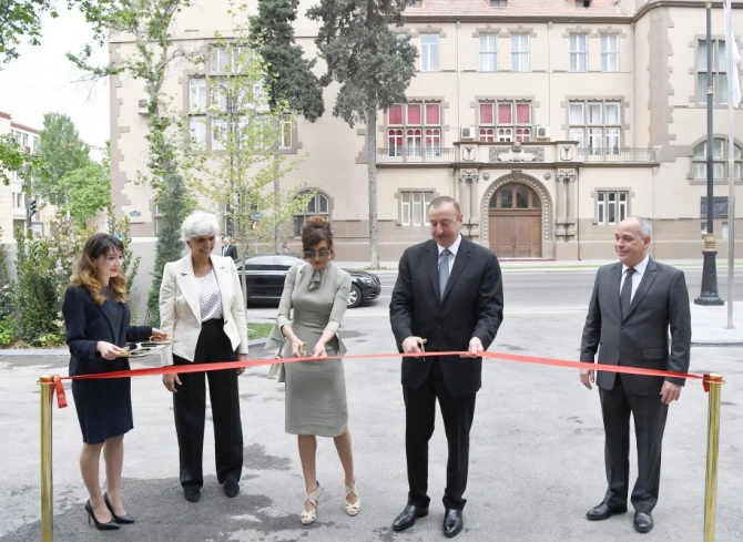 Алиевы на открытии отеля 