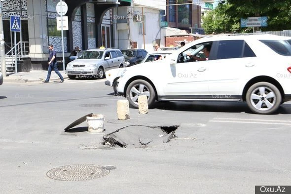 Bakıda yeni çəkilən asfalt çökdü FOTO