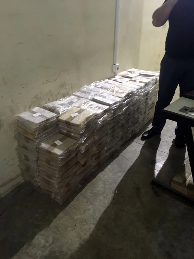 Azərbaycanda yarım tondan çox heroin ələ keçirildi (FOTO)