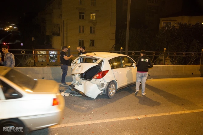 В Баку водитель пытался скрыться с места ДТП и вновь попал в аварию (фото)