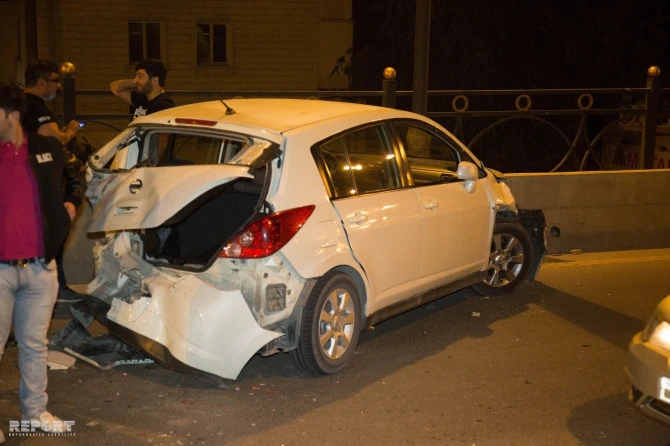 В Баку водитель пытался скрыться с места ДТП и вновь попал в аварию (фото)