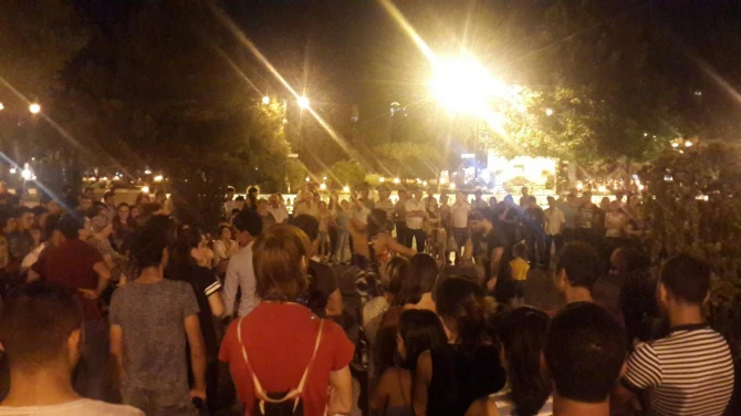 Все лето на Бакинском бульваре будут танцы на открытом воздухе! (фото)