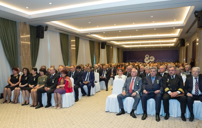 Aviatorlar Azərbaycan mülki aviasiyasının 80 illik yubileyini təntənə ilə qeyd ediblər