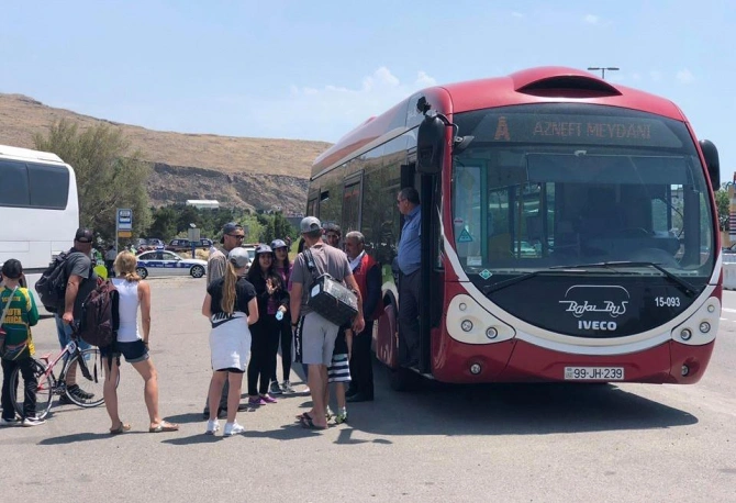 Bakıda pulsuz avtobus xidmətə başlayıb FOTO