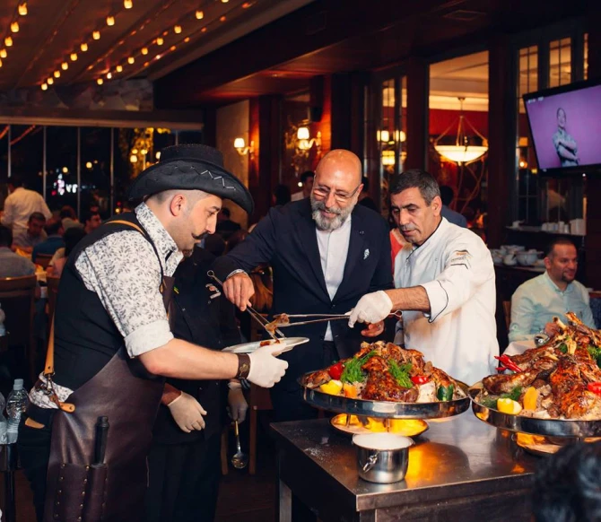 Ərdoğanın aşpazı Azərbaycanda iftar süfrəsi verdi - FOTO