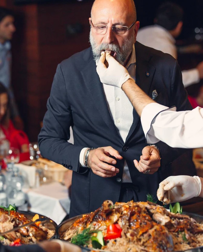 Ərdoğanın aşpazı Azərbaycanda iftar süfrəsi verdi - FOTO