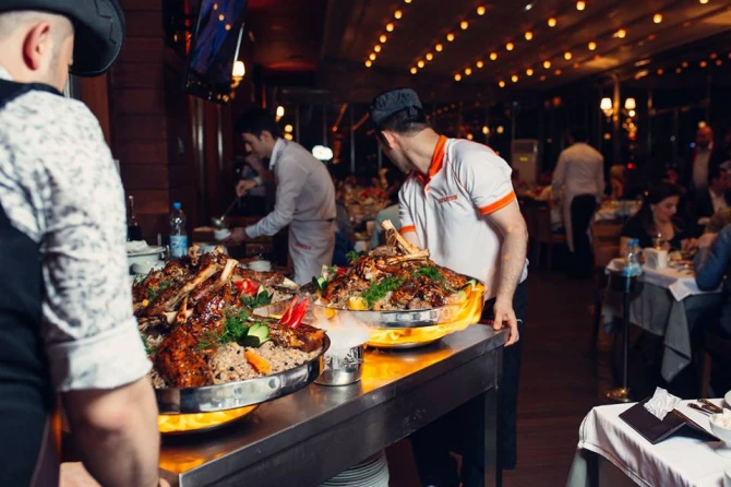 Ərdoğanın aşpazı Azərbaycanda iftar süfrəsi verdi - FOTO