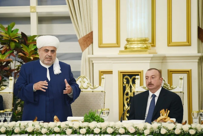 Президент Азербайджана принял участие в церемонии ифтара (фото) Президент Азербайджана принял участие в церемонии ифтара (фото)