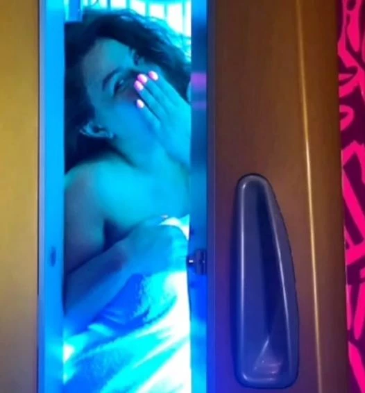Zemfira Adıgözəlovanın yarıçılpaq fotoları yayılıb - FOTO