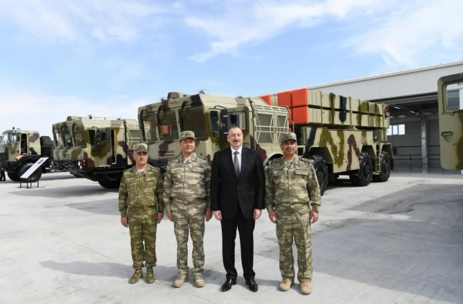 Ильхам Алиев показал грозную военную технику (фото)