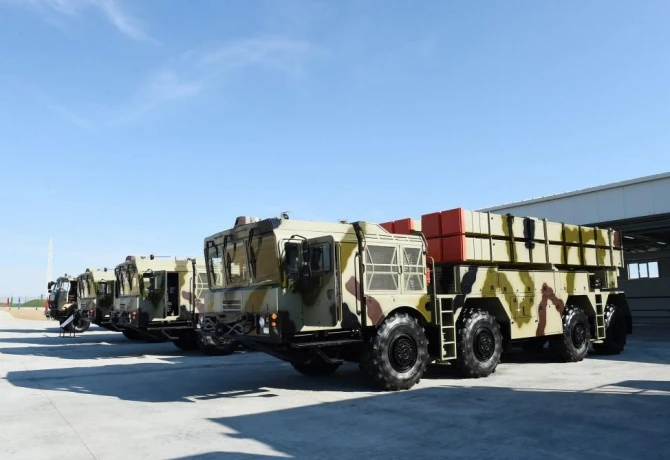 Ильхам Алиев показал грозную военную технику (фото)