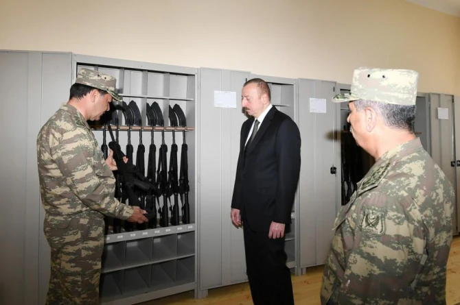 Ильхам Алиев показал грозную военную технику (фото)