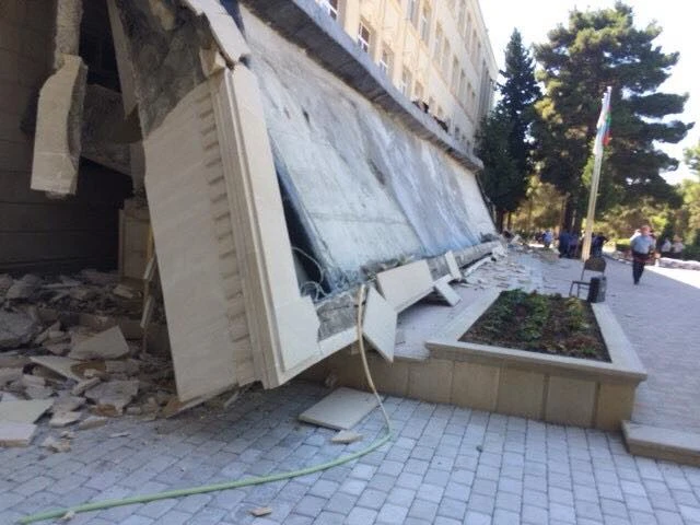 Sumqayıtda universitet binasında uçqun ANI - VİDEO/FOTO (YENİLƏNİB)