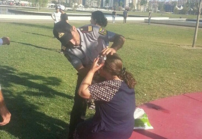 Bakıda polislərdən nümunəvi addım (FOTO) Bakıda polislərdən nümunəvi addım (FOTO)