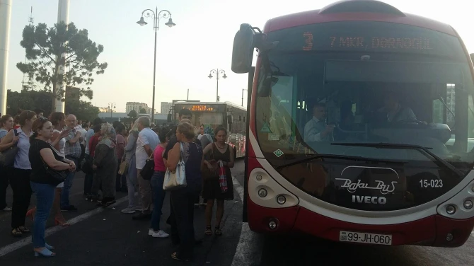 Сегодня Бакметрополитен закрыт для пассажиров: Автобусы будут работать бесплатно