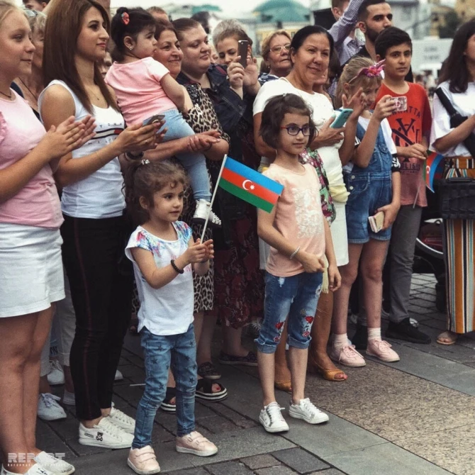 Азербайджанцы Москвы устроили флешмоб в преддверии финала ЧМ-2018 (фото)