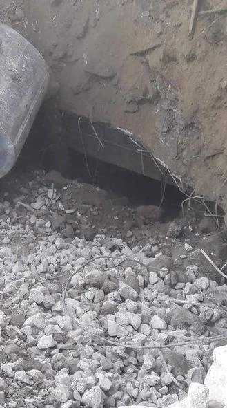 Под осевшей дорогой в Баку обнаружен тоннель (фото)