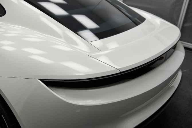 “Porsche Mission E” modelini ilk dəfə canlı görən azərbaycanlı jurnalist