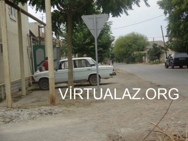 İki azyaşlı uşaq atasını öldürüb yola atdılar - FOTO