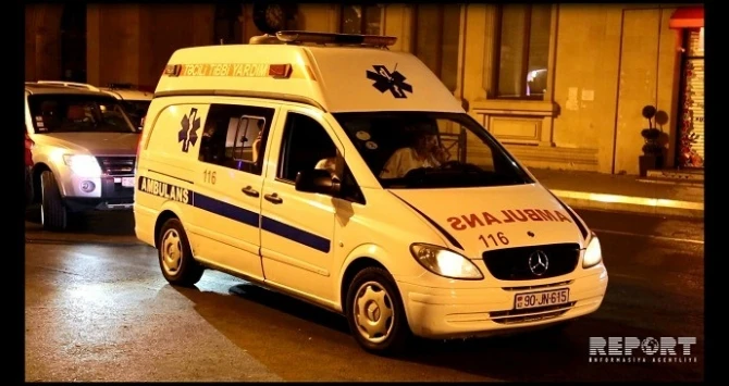 В центре Баку пьяный парень скончался, из-за задержки Службы скорой помощи (фото)