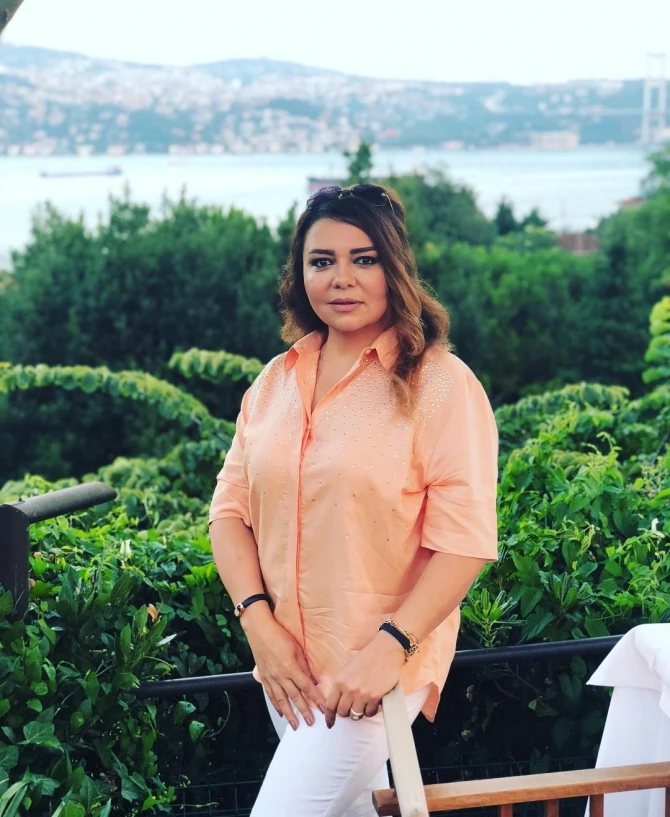 Xalq artisti qızı ilə Türkiyədə istirahət edir - FOTOLAR