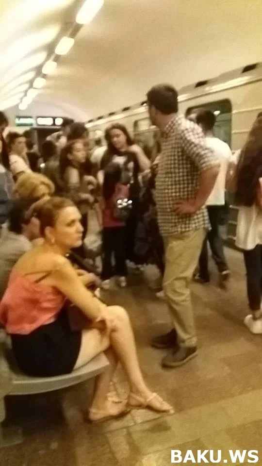 В бакинском метро мужчина бросился под поезд – движение на станциях парализовано – ФОТО