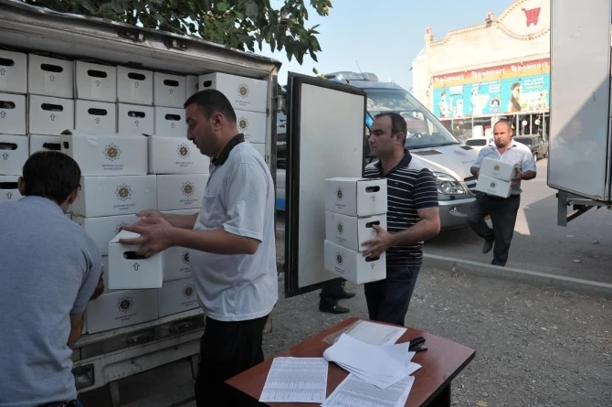 По инициативе Мехрибан Алиевой малообеспеченным семьям раздаются праздничные паи - ФОТО