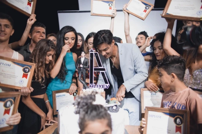 “Ilgar Aliyev Models Fashion Night 2018” adlı möhtəşəm mərasim baş tutub - FOTOLAR “Ilgar Aliyev Models Fashion Night 2018” adlı möhtəşəm mərasim baş tutub - FOTOLAR