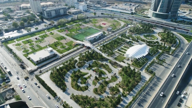 Prezident və xanımı 37 min kvadratmetrlik nəhəng park kompleksində (FOTO)