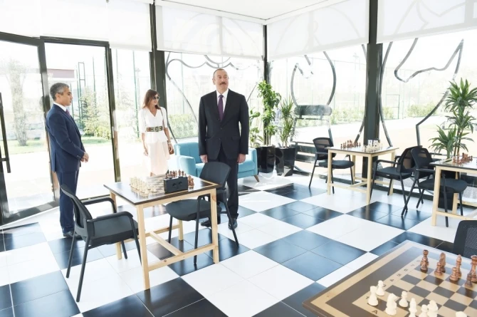 Prezident və xanımı 37 min kvadratmetrlik nəhəng park kompleksində (FOTO)