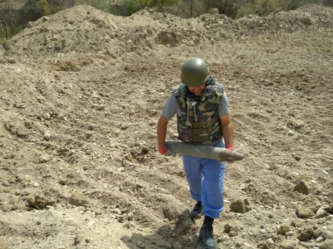 На трассе Баку-Губа обнаружена ракета На трассе Баку-Губа обнаружена ракета