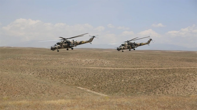 Naxçıvanda SU-25 hücum təyyarələri havaya qaldırıldı - FOTO
