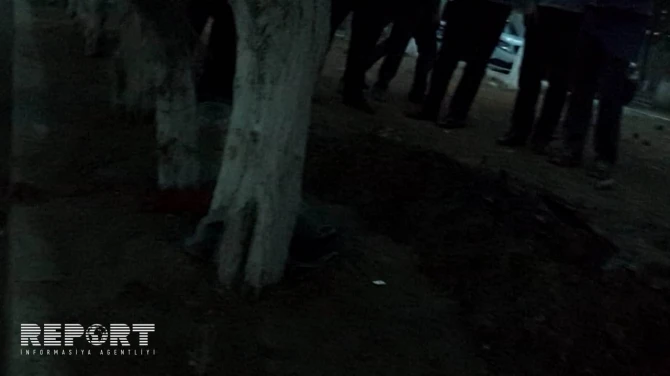 В Азербайджане не поверивший в смерть сына отец похоронил его во дворе больницы - ФОТО