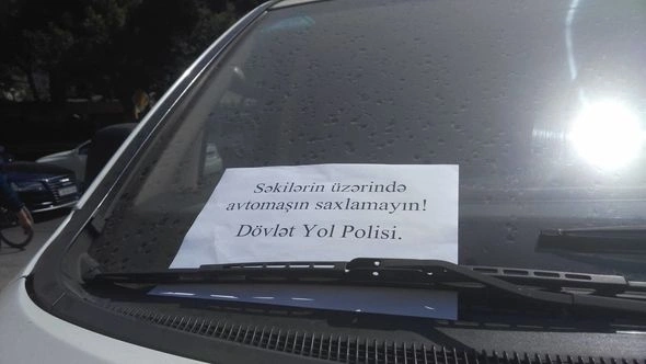 Bakıda DYP səkidə park edilən maşınlara qarşı bu cür mübazirəyə başladı – FOTO