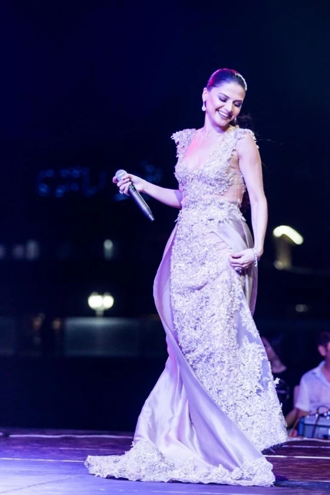 Запомнившиеся своими летними нарядами 10 звезд – ФОТО