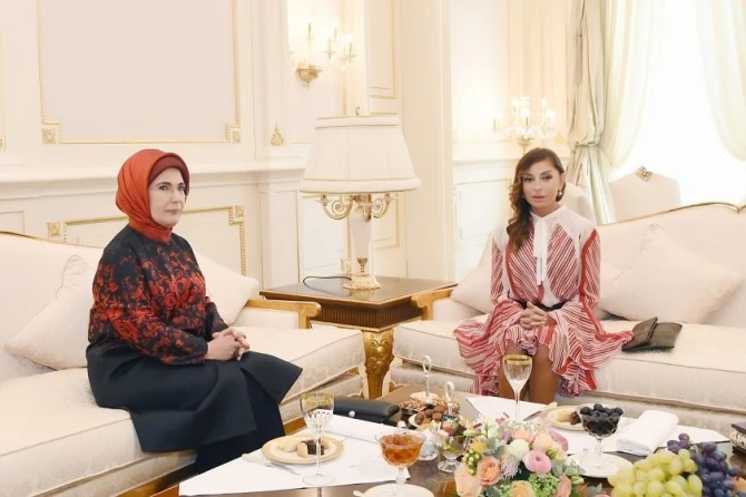 Rusiya Azərbaycanın birinci xanımı Mehriban Əliyevanı stil ikonası elan etdi - FOTO