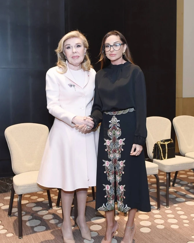 Rusiya Azərbaycanın birinci xanımı Mehriban Əliyevanı stil ikonası elan etdi - FOTO