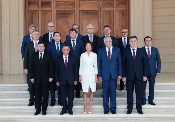 Rusiya Azərbaycanın birinci xanımı Mehriban Əliyevanı stil ikonası elan etdi - FOTO