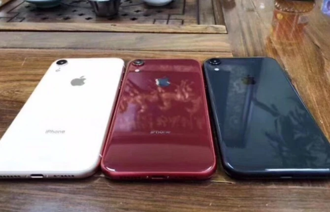 В Сети появились новые снимки iPhone Xc - ФОТО