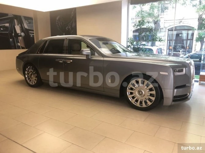 В Баку на продажу выставлен автомобиль за 1 миллион манатов - ФОТО