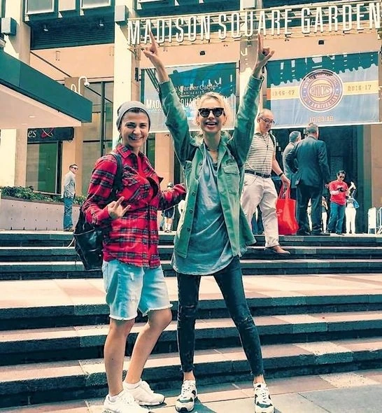 Məşhur müğənni azərbaycanlı milyonçunun qızı ilə sevgilidir - FOTOLAR