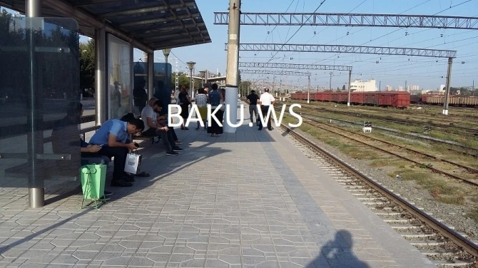 Напряженные моменты на электропоезде Баку-Сумгаит – ФОТО+ВИДЕО