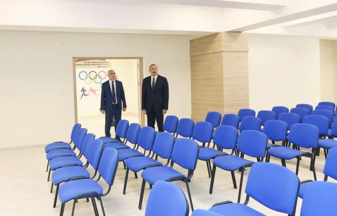 Ильхам Алиев ознакомился с условиями после капремонта в лицее номер 2 в Баку - ФОТО