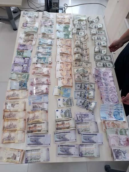 Türkiyədə saxlanılan azərbaycanlı dilənçinin cibindən çıxanlar polisi şoka saldı – FOTO